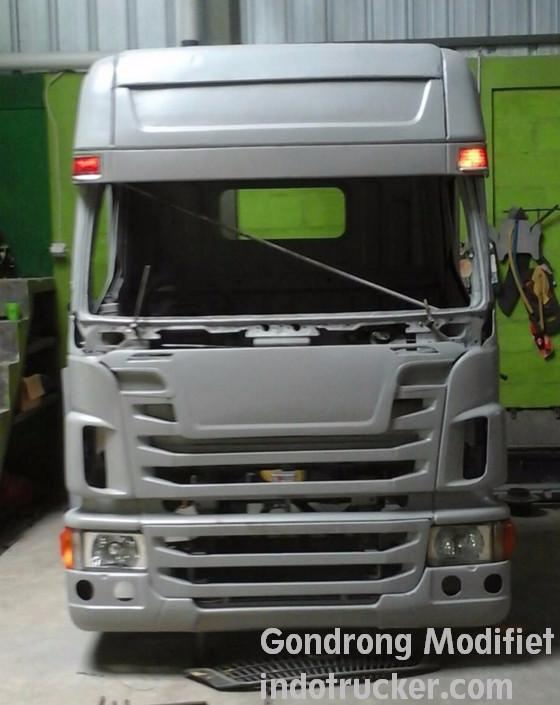 Modifikasi-Kabin-Truk-Canter-Bergaya-Scania-R580-BJM-Karoseri-2-compressed